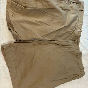 Roundtree & Yorke Men's Khaki Chinos